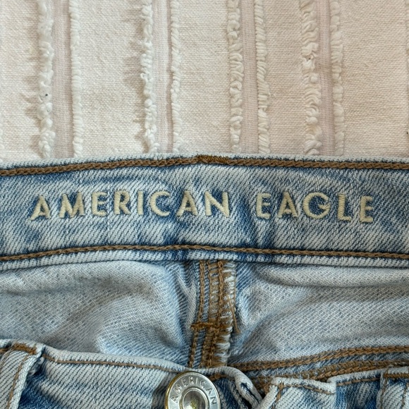 American Eagle Low Rise Women's Jeans || lightweight and light washed - Picture 4 of 5